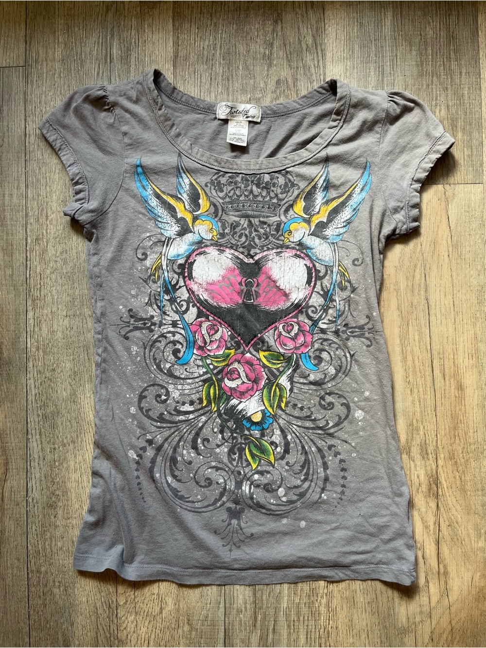 Y2K Gray Short-Sleeve Tee with Pink Heart, Blue & Yellow Accents